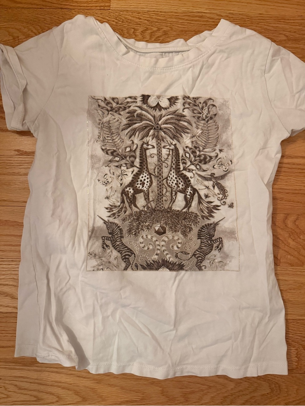 White Graphic Women’s Tee with Giraffe and Zebra Motif